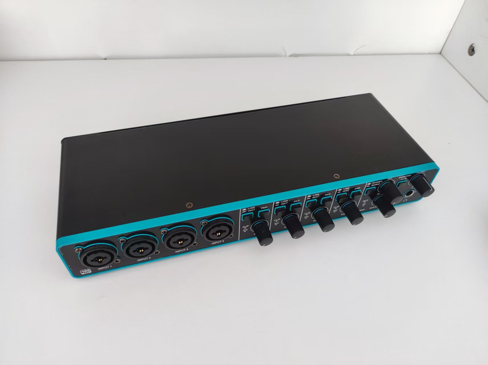 อินเทอร์เฟซเสียง USB แบบ 4 แชน - Studio Audio Interface With 48V Phantom บทวิจารณ์และราคา